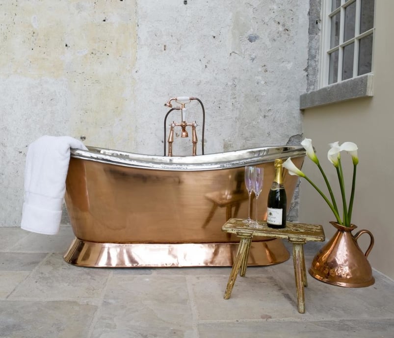 Inspiring you with ontrend copper in the bathroom